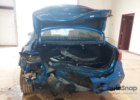 2024 Kia Forte Gt-Line z USA, uszkodzony, nr VIN 3KPF54AD8RE732837